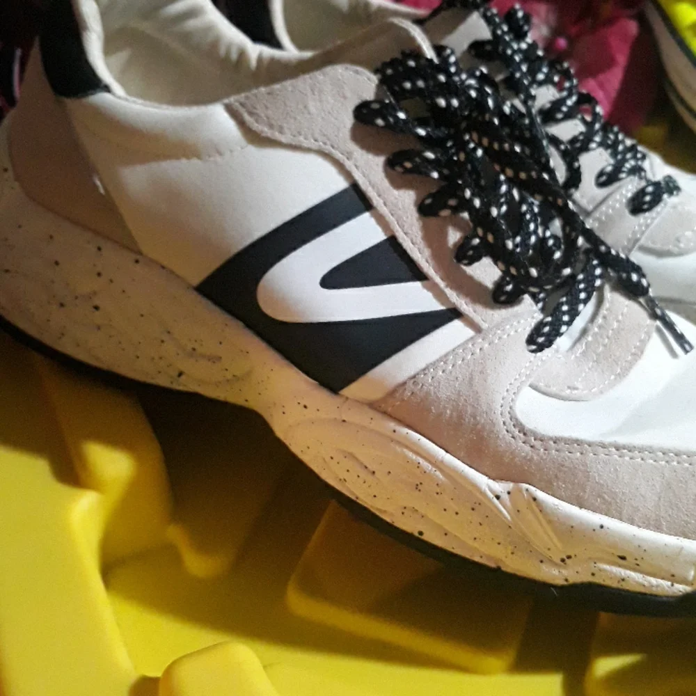 TRETORN - Picture 2 of 4